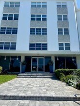Building Photo - 1100 N Shore Dr NE