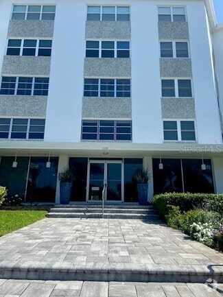 Building Photo - 1100 N Shore Dr NE