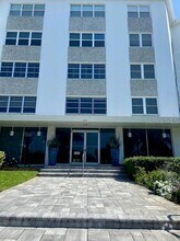 Building Photo - 1100 N Shore Dr NE