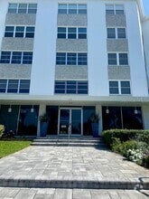 Building Photo - 1100 N Shore Dr NE