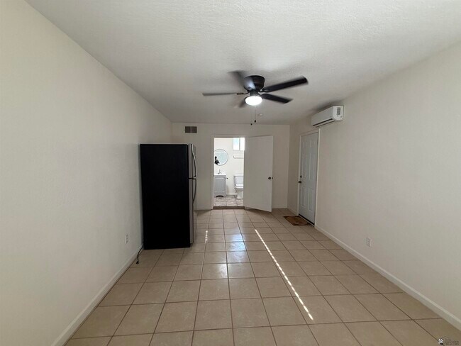 Building Photo - 723 N Musgrove Ave