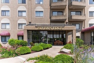 Building Photo - 111 deKoven Drive