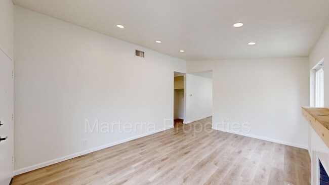 Building Photo - Amazing 3 Bedroom Home in Mission Viejo!