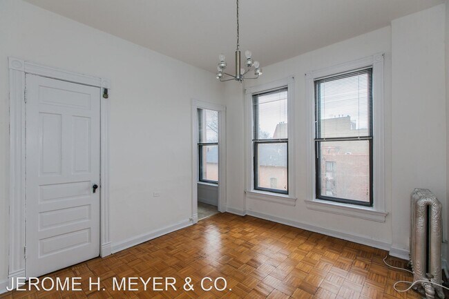 Building Photo - 530 W Armitage Ave