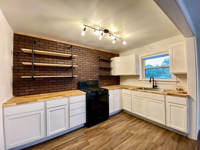 Foto del edificio - 1922 Banita St