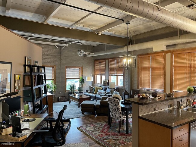 Building Photo - 1 br, 1 bath Condo - 1116 S Washington Ave...