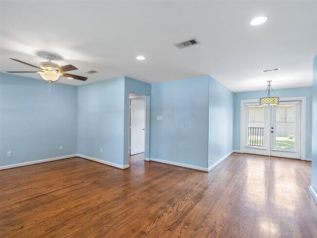 Building Photo - 1039 W 30th St