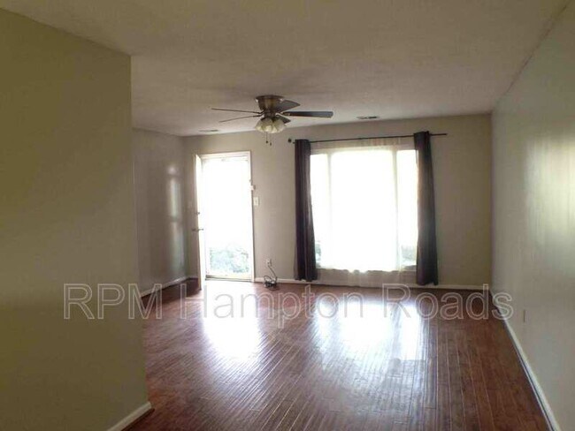 Foto del edificio - 748 Tanoak Ct