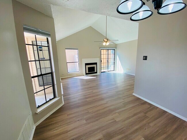 Building Photo - 11716 Tallow Field Way