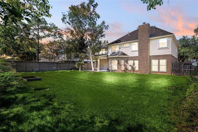 Building Photo - 2645 Lakeway Dr