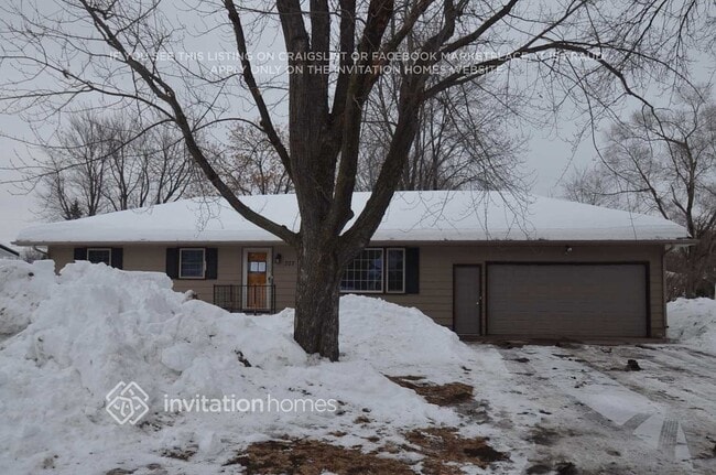 Building Photo - 707 Keniston St N