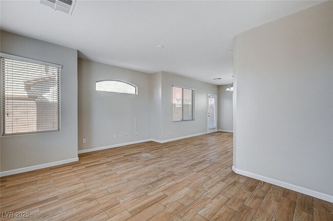 Foto del edificio - 684 Sumatra Pl