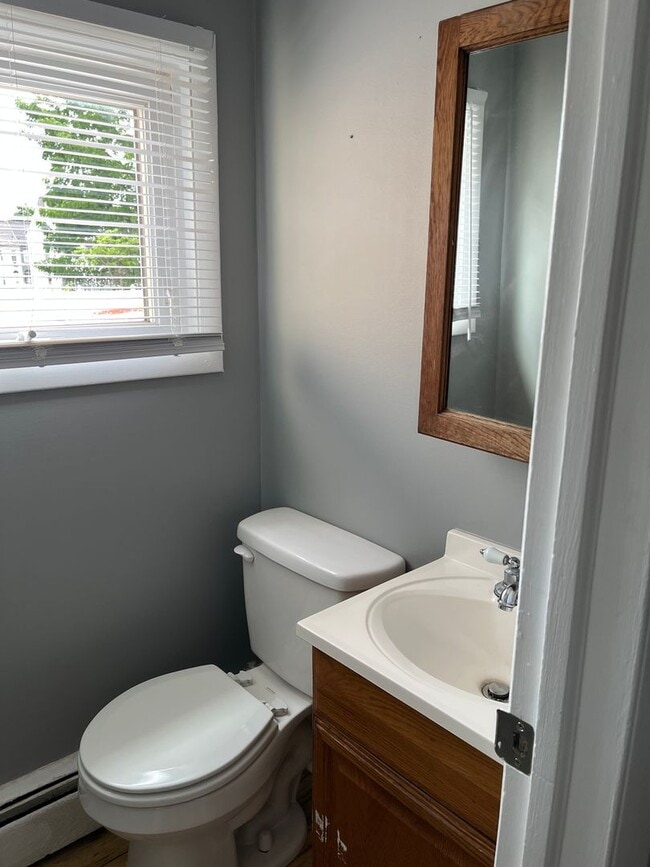 Building Photo - Beautiful 3-bedroom, 1.5-bathroom home in the heart of Lancaster!