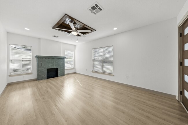 Foto del edificio - 1820 Gorman Ave