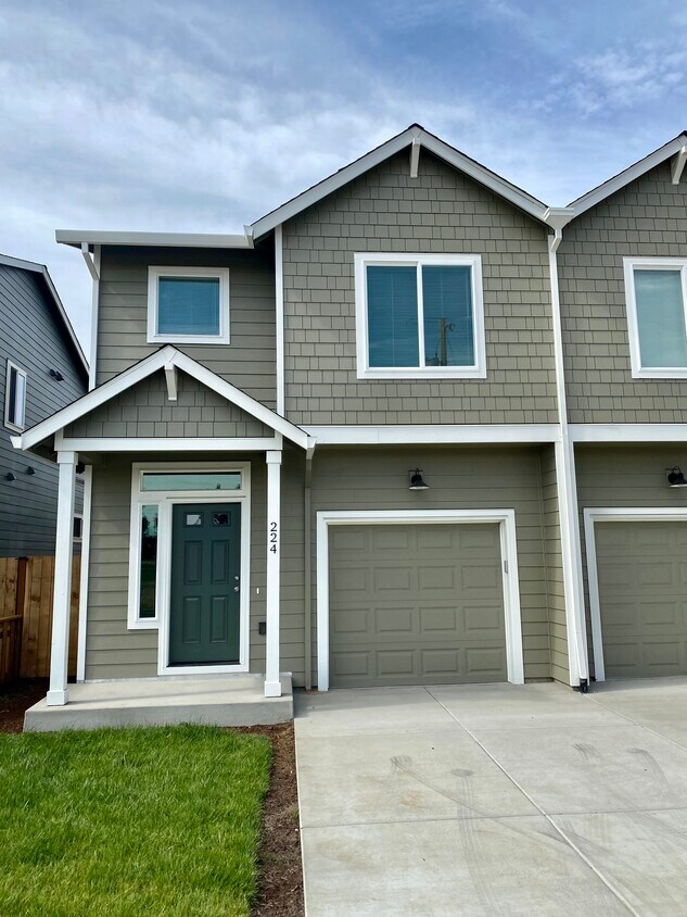222 Eckerd Ave, Molalla, OR 97038 Townhome Rentals in Molalla OR