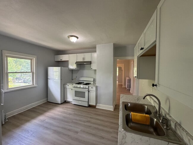 Building Photo - 1429-1431 Knox Ave N