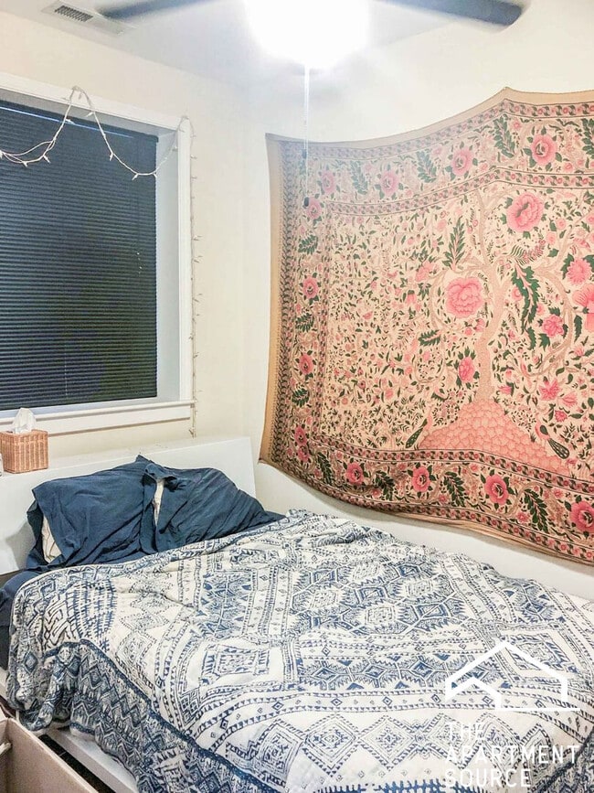 Building Photo - 853 W Cornelia Ave