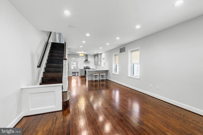 Foto del edificio - 192 Meredith Ave