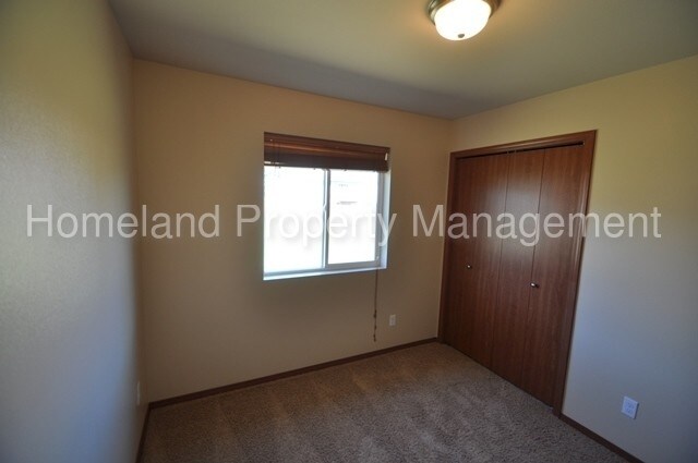 Building Photo - Beautiful 3 bed 2 bath in 5 Mile Spokane