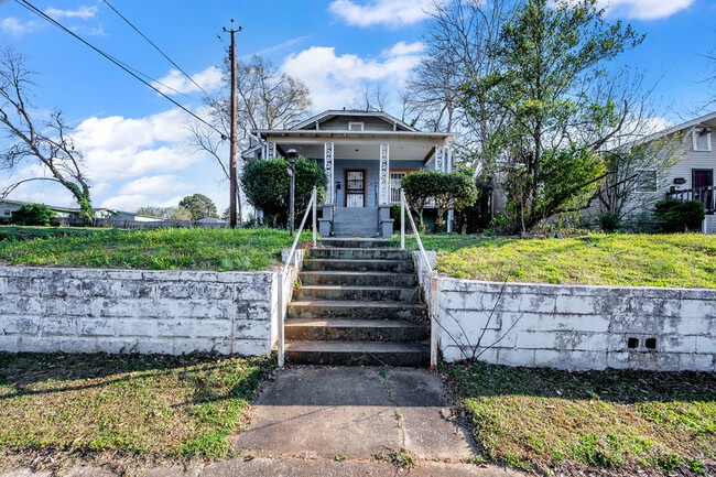 Building Photo - 415 19th St S