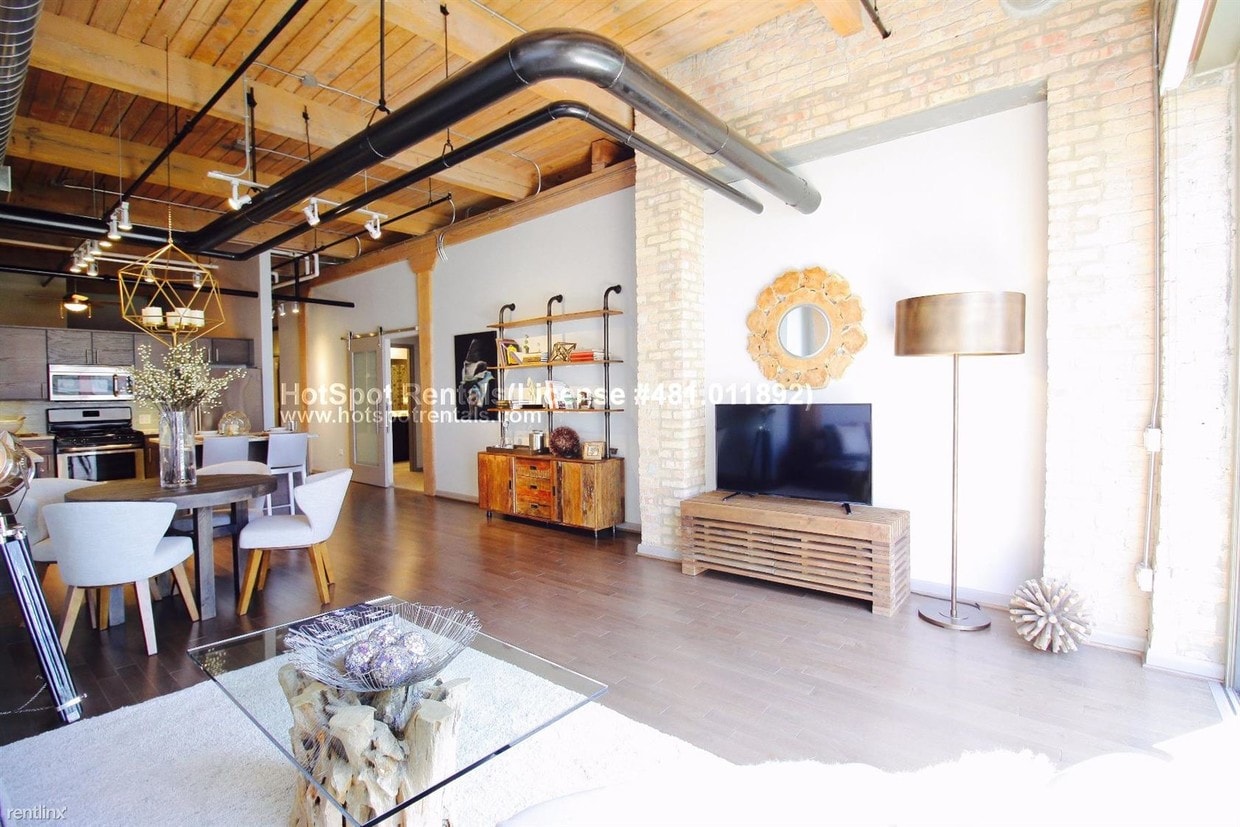 Primary Photo - 3048 N Wilton Ave