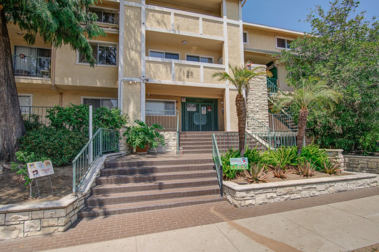 Foto principal - 121 Sinclair Ave