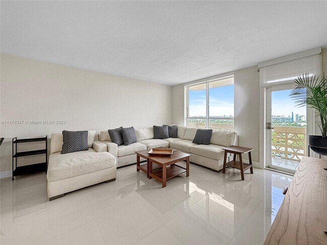 Foto del edificio - 10185 Collins Ave