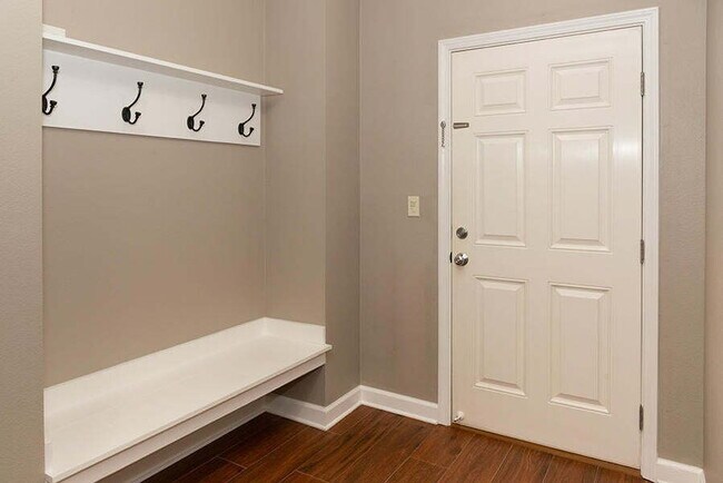 Foto del edificio - "Experience Luxurious Waterfront Living: Spacious 3-Bed, 3-Bath Condo in Fort Walton Beach"