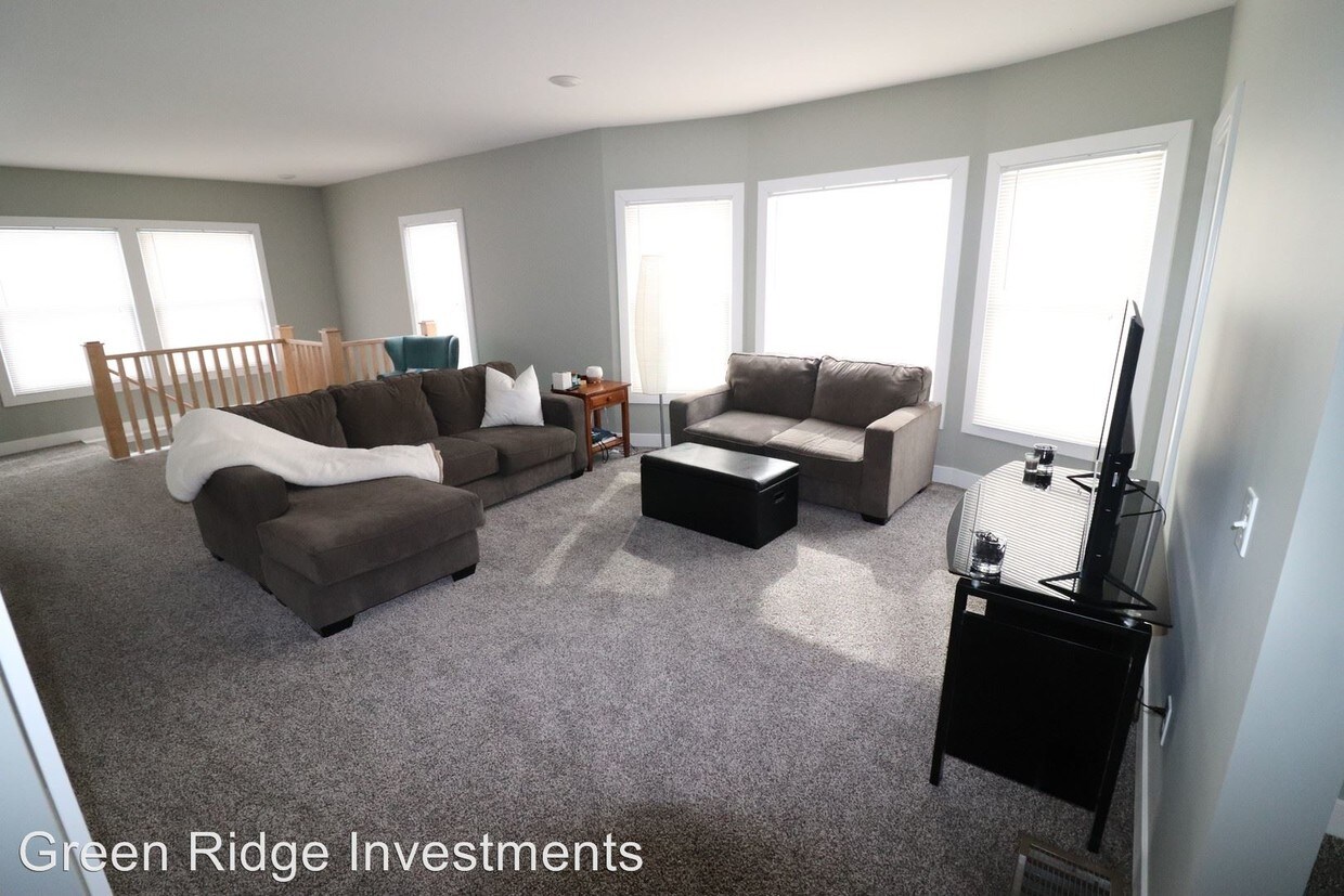 1664 Walker Ave NW, Grand Rapids, MI 49504 Condo for Rent in Grand