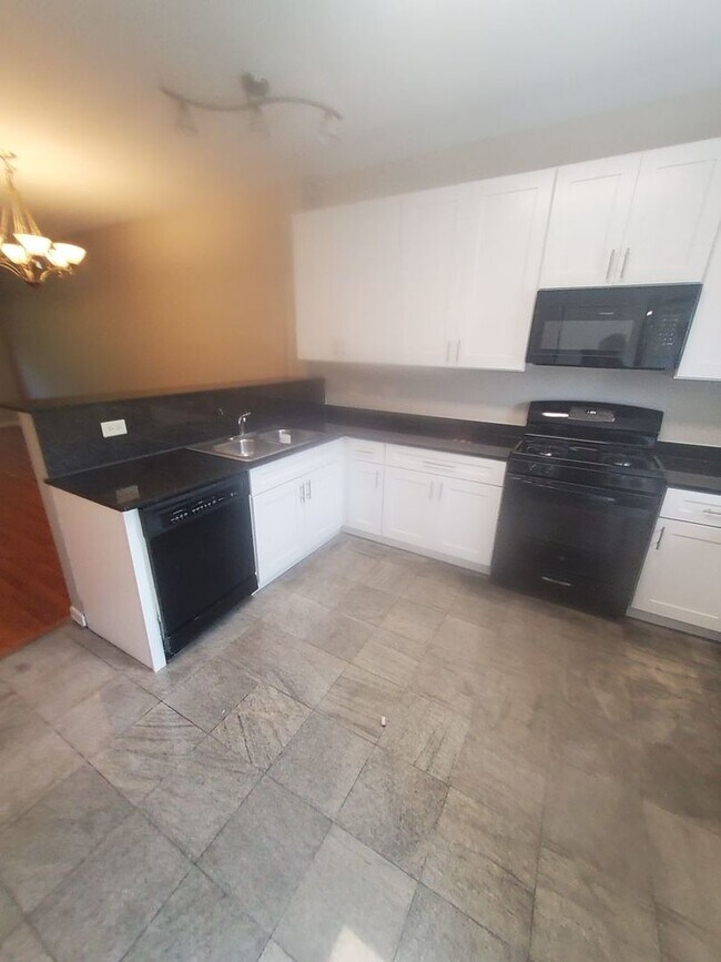 Foto del edificio - 2357 E 70th Pl