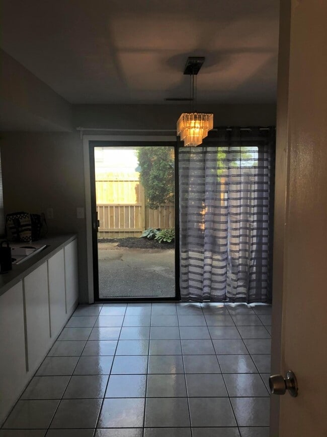 Building Photo - 1100 Merrimar Cir N