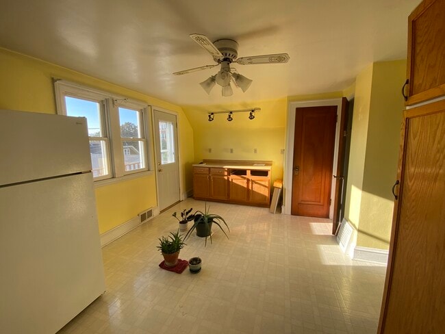 Kitchen - 3273 S Pennsylvania Ave