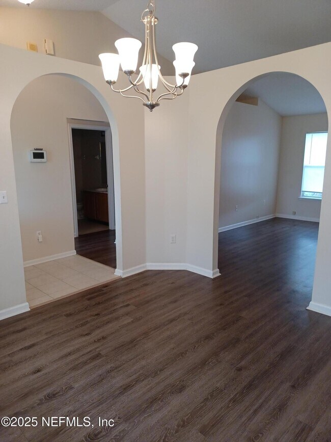 Building Photo - 608 Abbey Ct