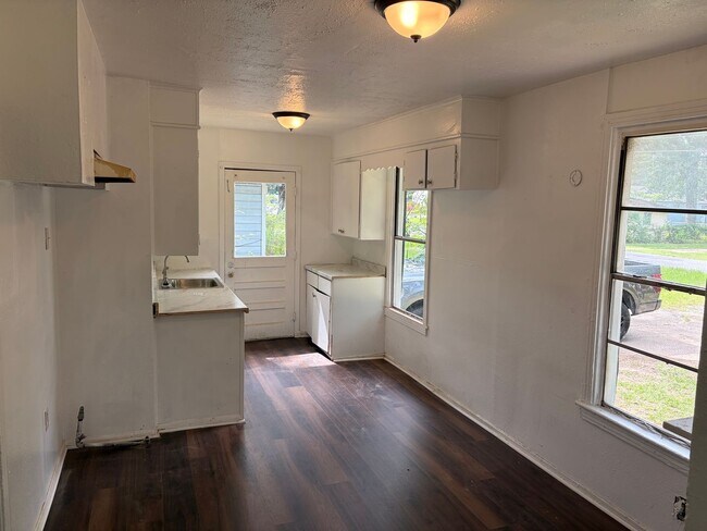Foto del edificio - Remodeled 3 Bedroom Home with bonus room!