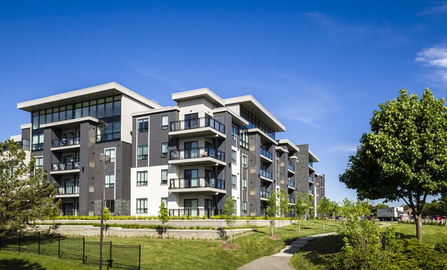 Building Photo - 3170-3170 Erin Mills Pkwy