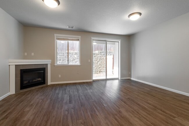 Building Photo - Newer Gorgeous 3 bedroom 2.5 bathroom 2 car garage Town Home *$500 Move-in Special- Skyview High ...