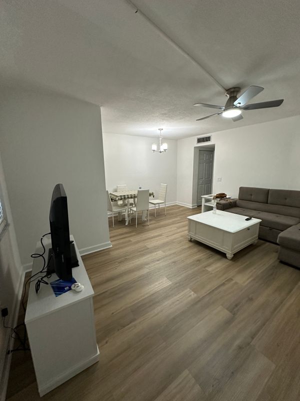 Foto del edificio - 4700 Cove Cir