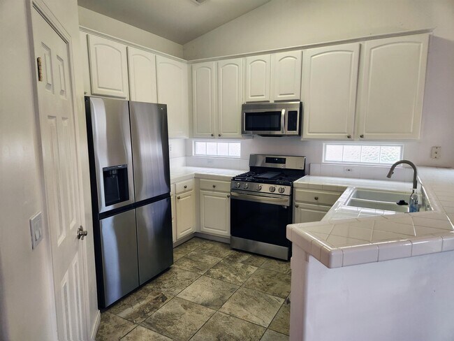 Foto del edificio - 9711 Cinderella Ave