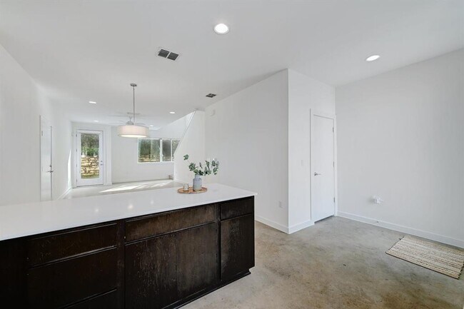 Foto del edificio - 705 N Bluff Dr