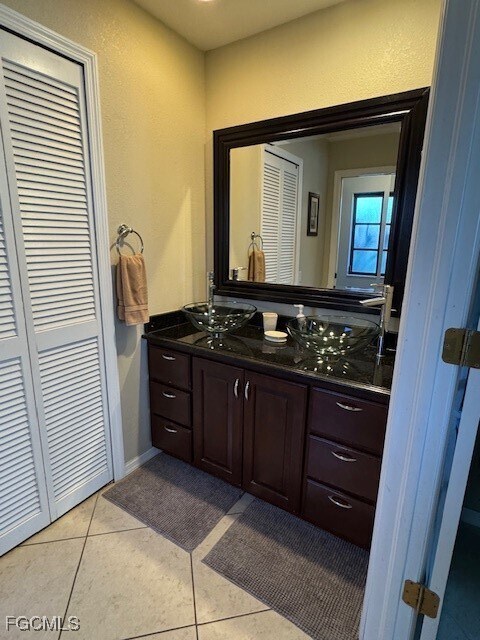 Building Photo - 5402 SW 24th Pl