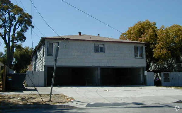 Building Photo - 439 Alden St