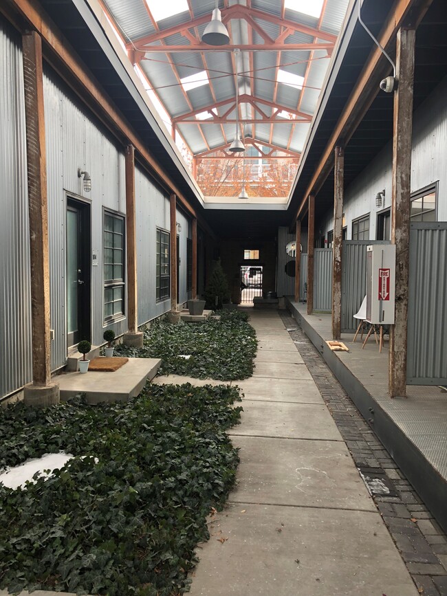 Building Photo - 346 Pierpont Ave