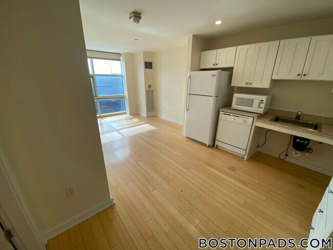 Building Photo - 40 Boylston St