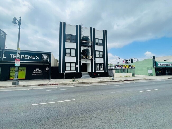 Building Photo - The Ritz Apartments