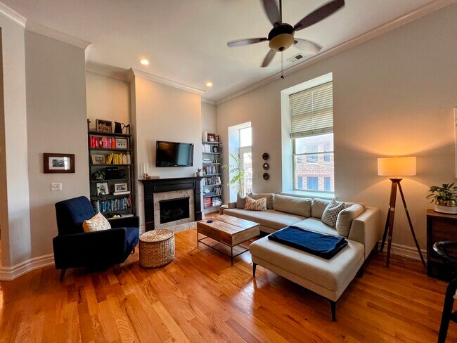 Foto del edificio - 1473 W Carmen Ave