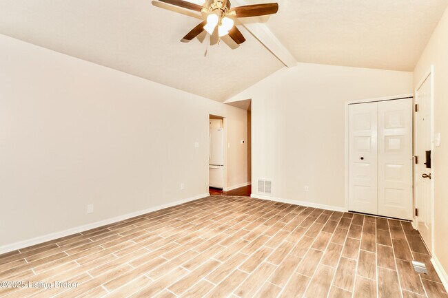 Foto del edificio - 10302 Bayport Rd