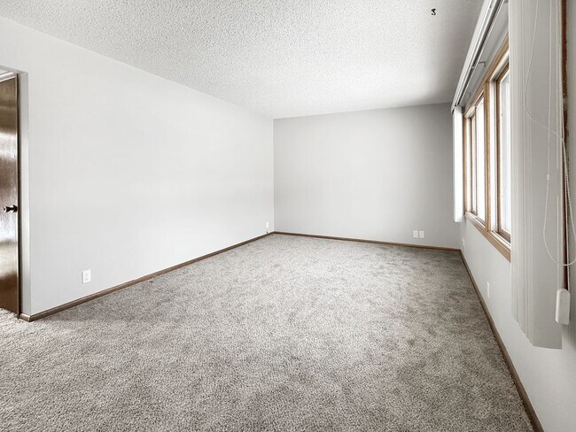 Building Photo - 276 Dawn Ave