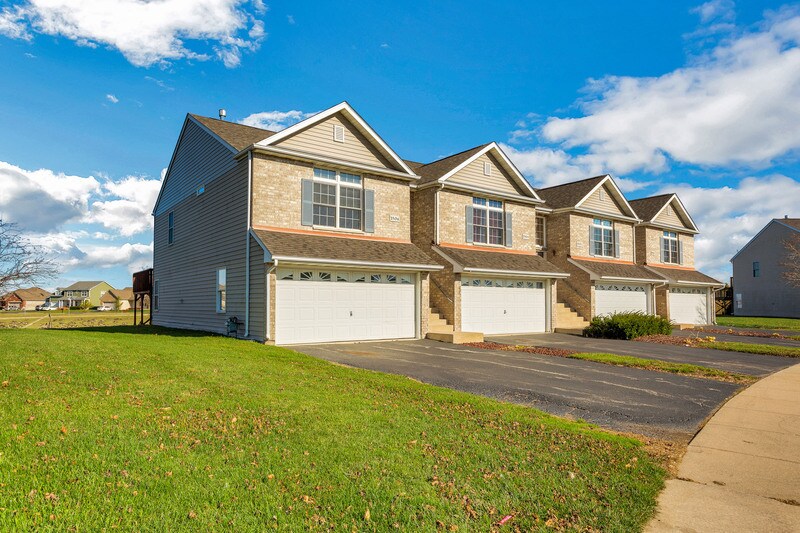 2506 Alpha Ct E, DeKalb, IL 60115 Townhome Rentals in DeKalb IL