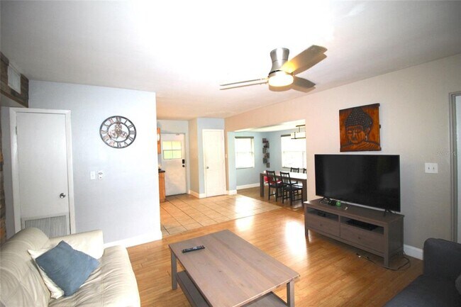 Building Photo - 509 N Hillside Ave