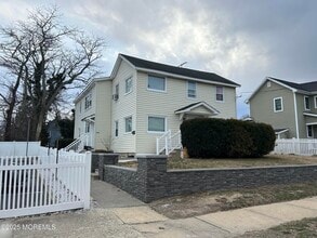 Building Photo - 701 15th Ave